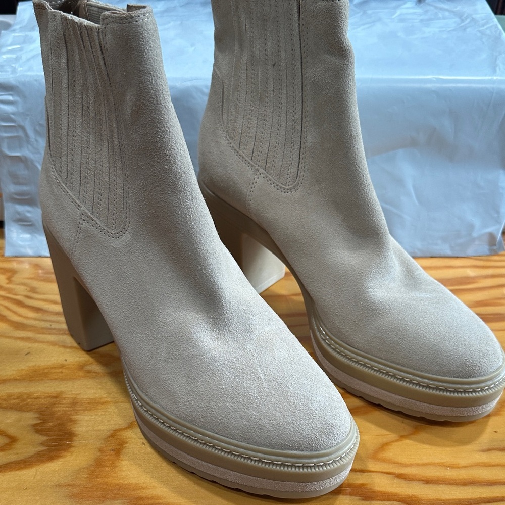 Steve Madden Women's Cream Ankle Boots sz 9